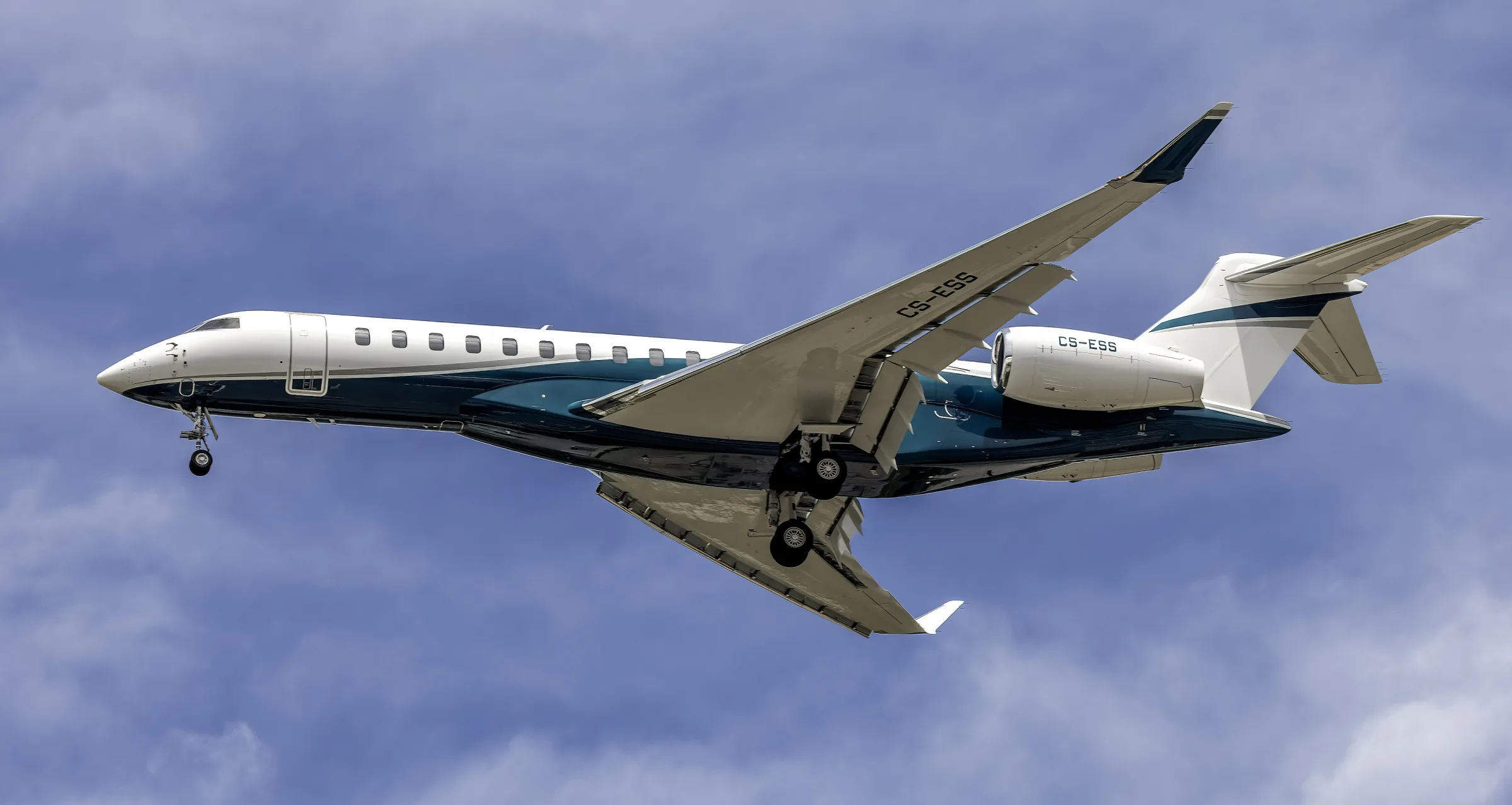 Bombardier Global 7500 private jet on final approach